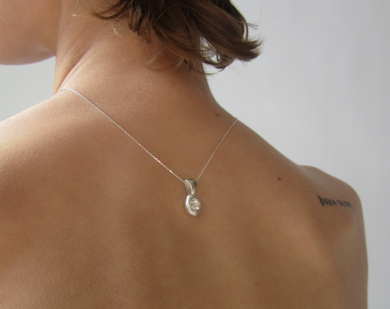 MOLTEN WHITE SAPPHIRE