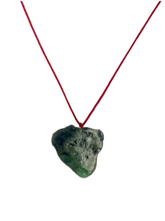 LUCKY RED STRING - Raw Emerald